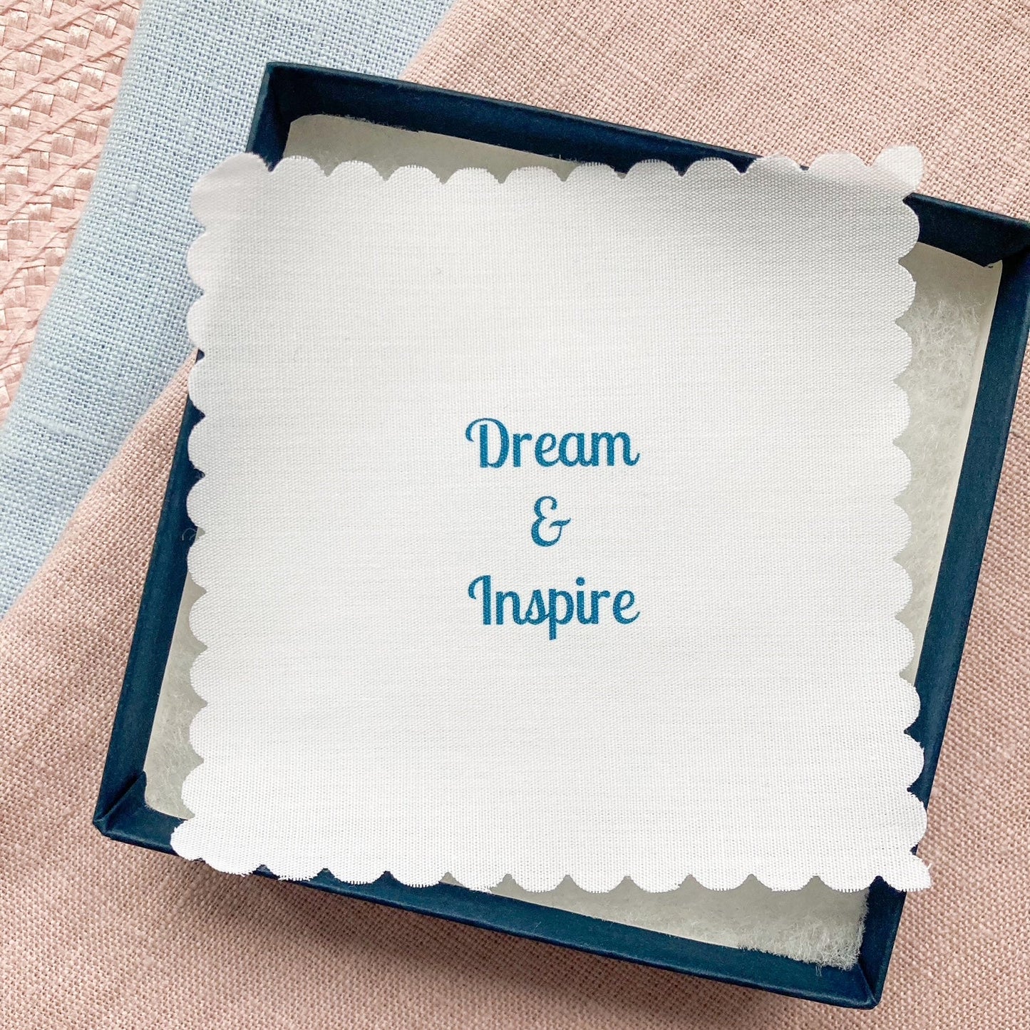 Fabric message wit "Dream & Inspire" in a gift box