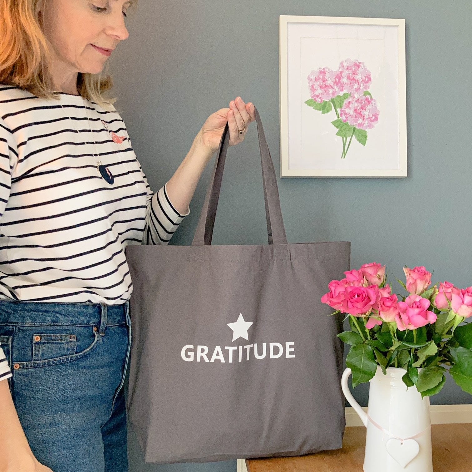 Grey large tote bag with Gratitude and a star print