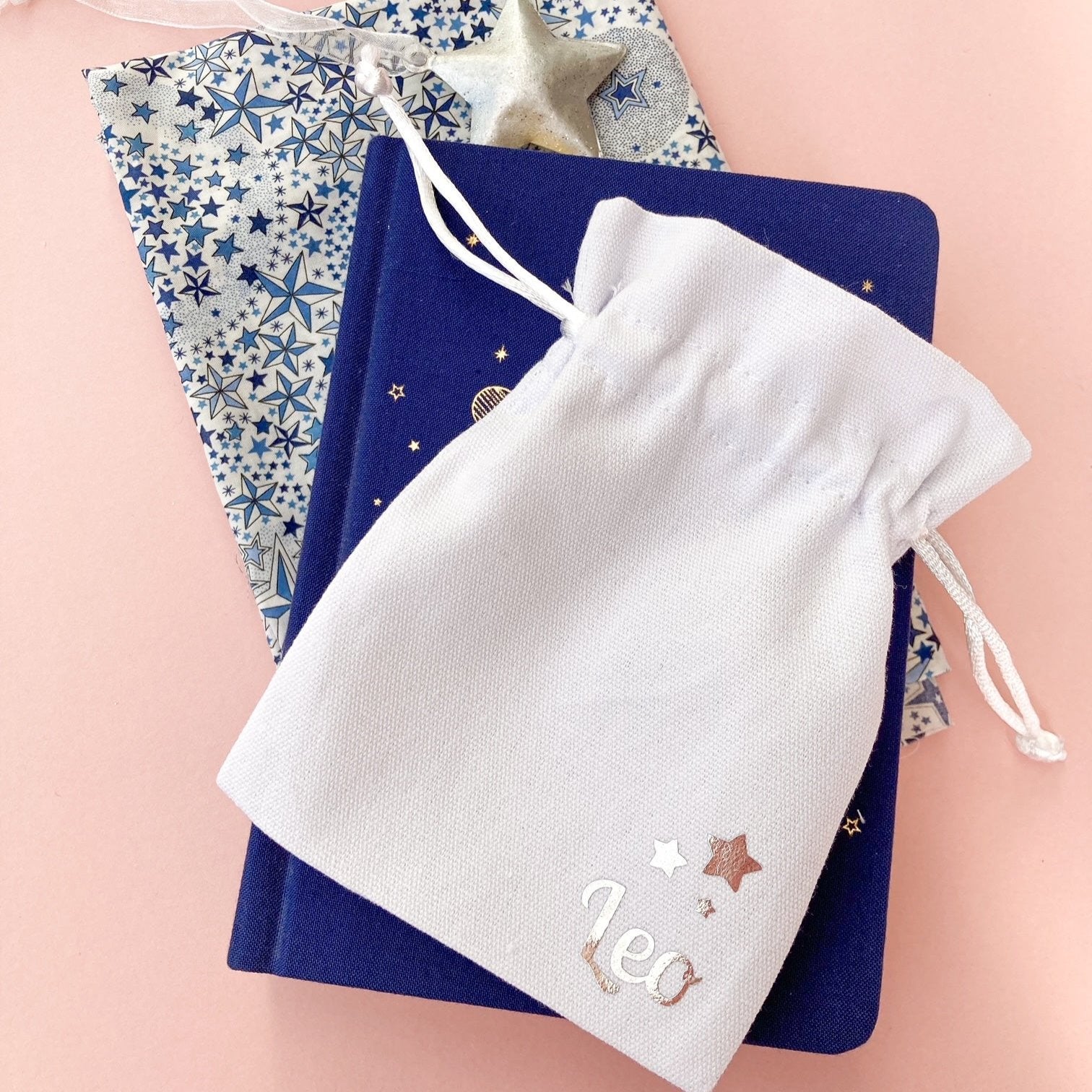 Leo tar sign pouch