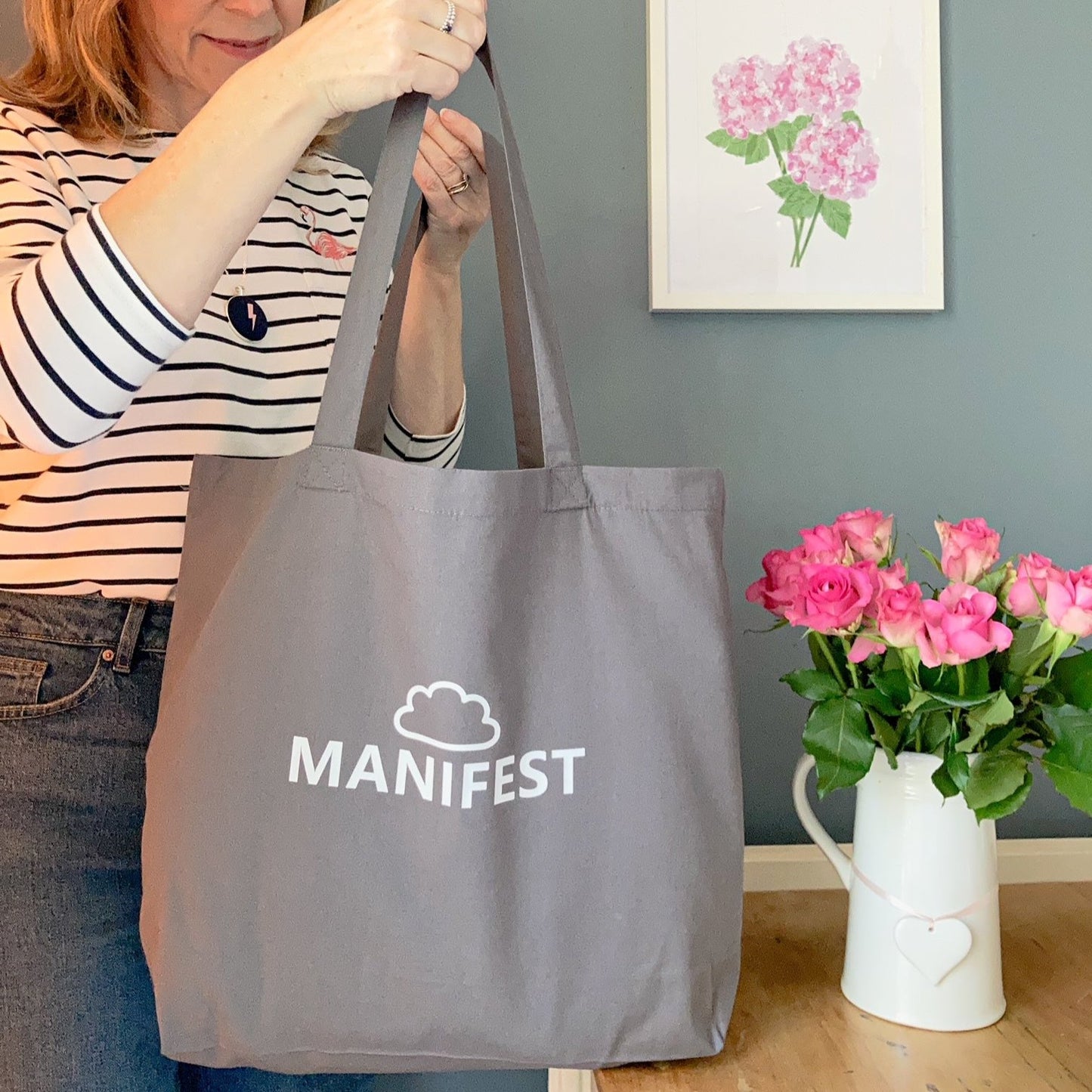 Large grey manifest tote bag