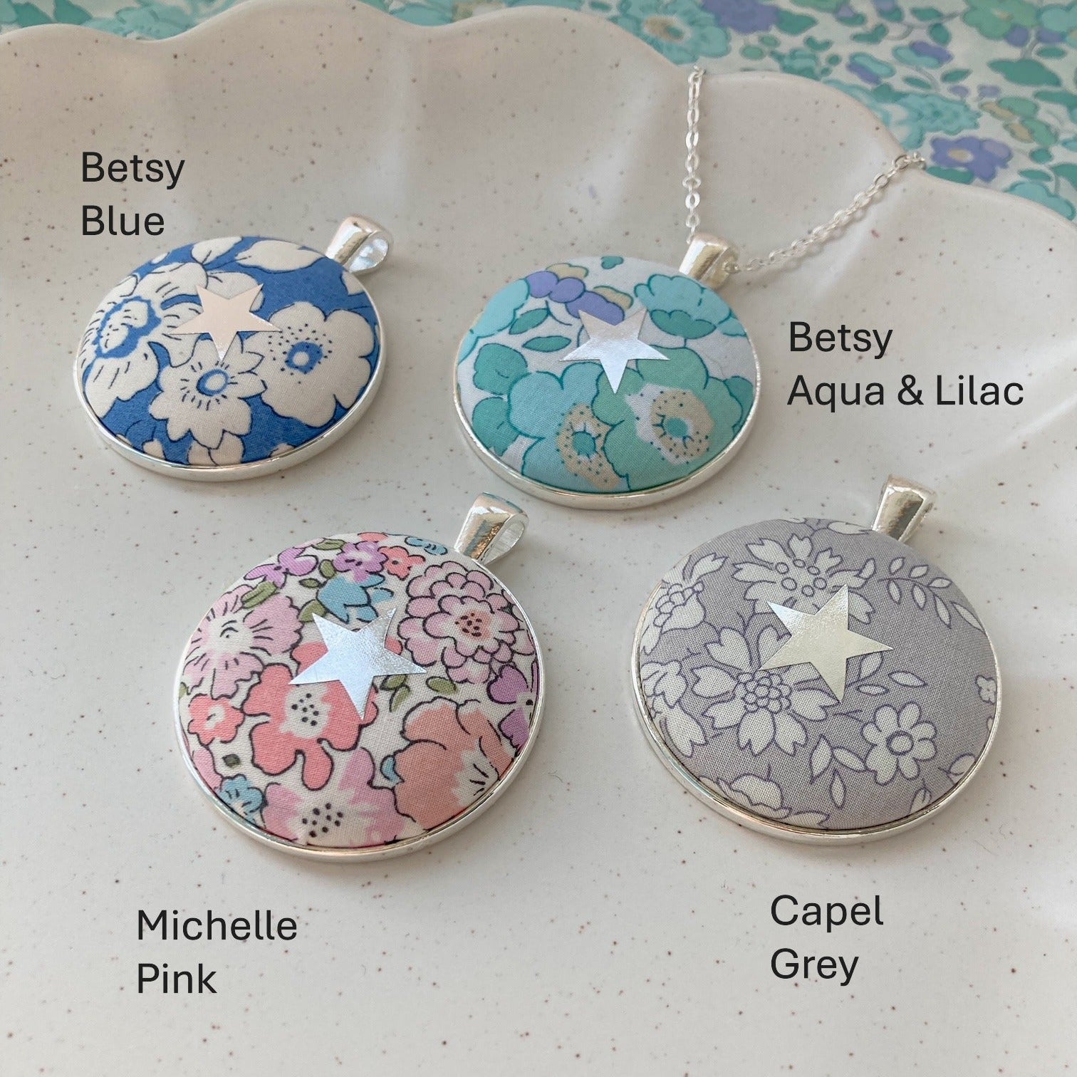 Set of 4 floral necklaces with star design
